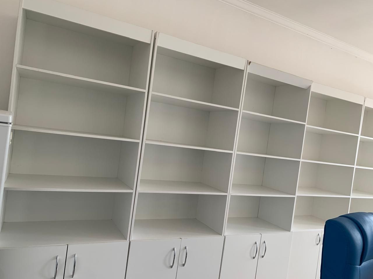 Мебель для аптечного бизнеса продается