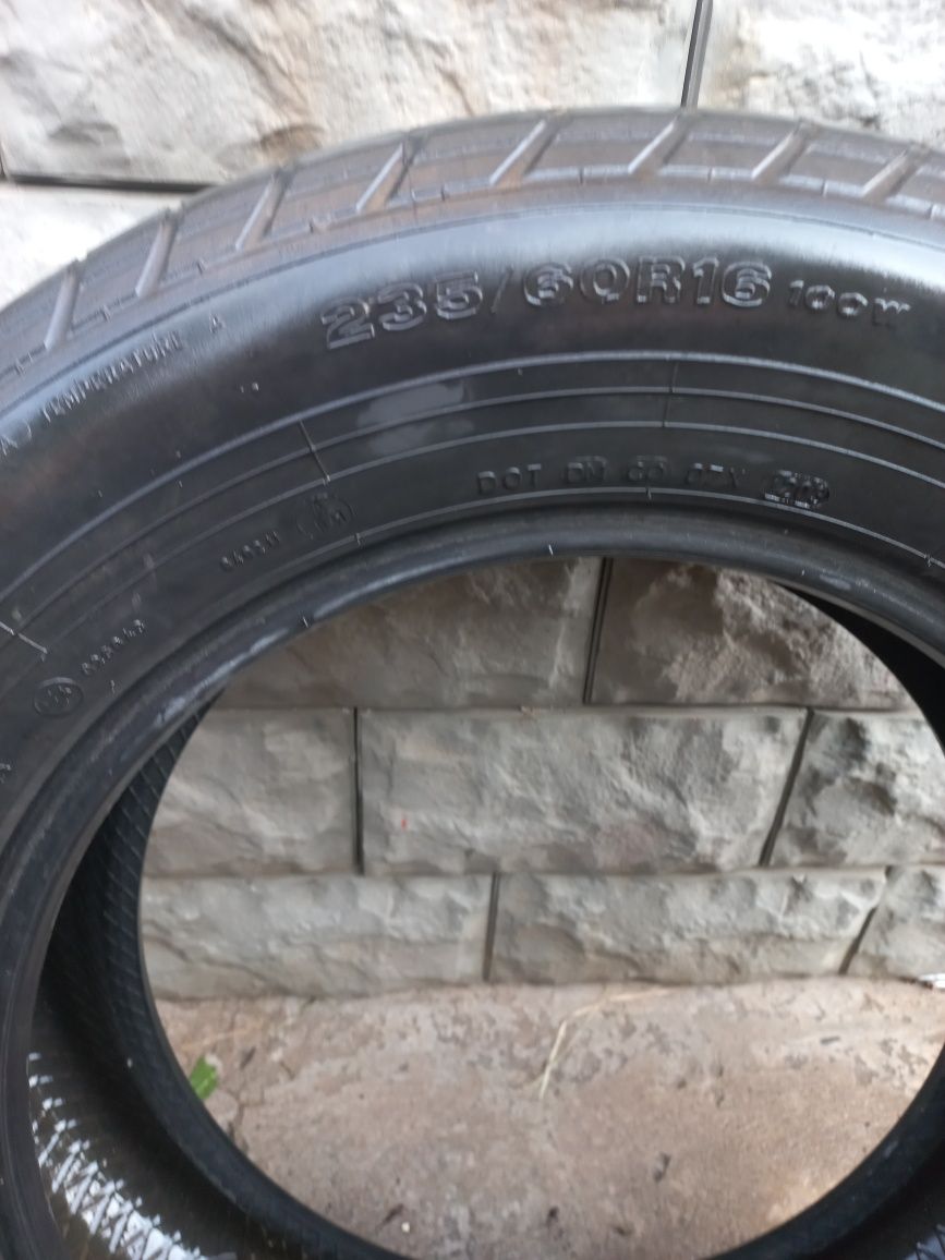 Продам шины две размер 235/60 R 16 фирмы Данлоп