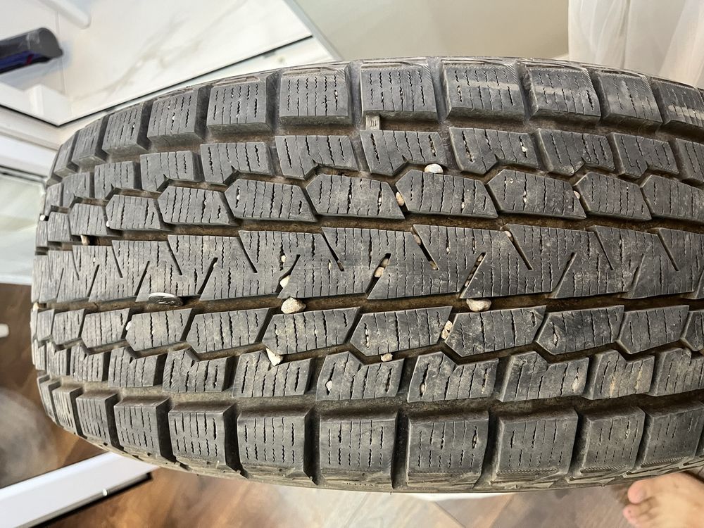 Продам зимнюю резину yokohama ice guard липучка в отдичном состоянии