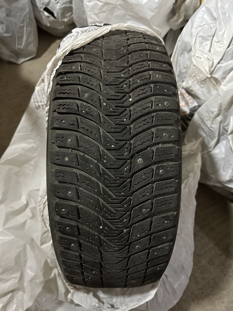 Продам зимнюю резину Michelin x ice north4