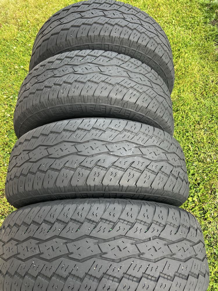 Продам резину 275/65R17