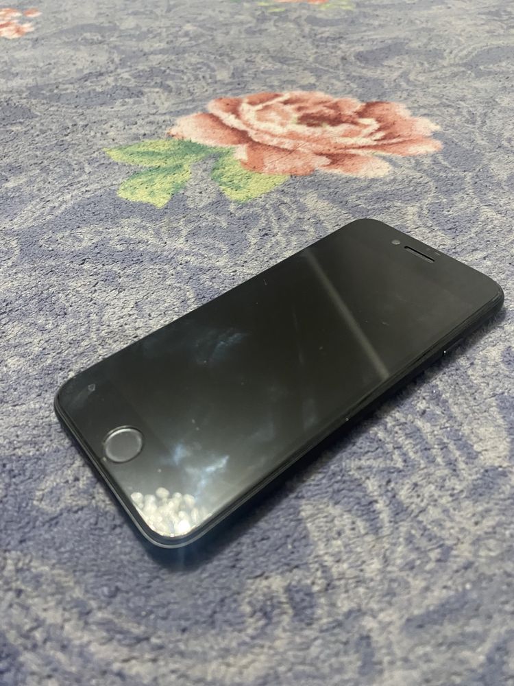 iPhone SE сотовый телефон