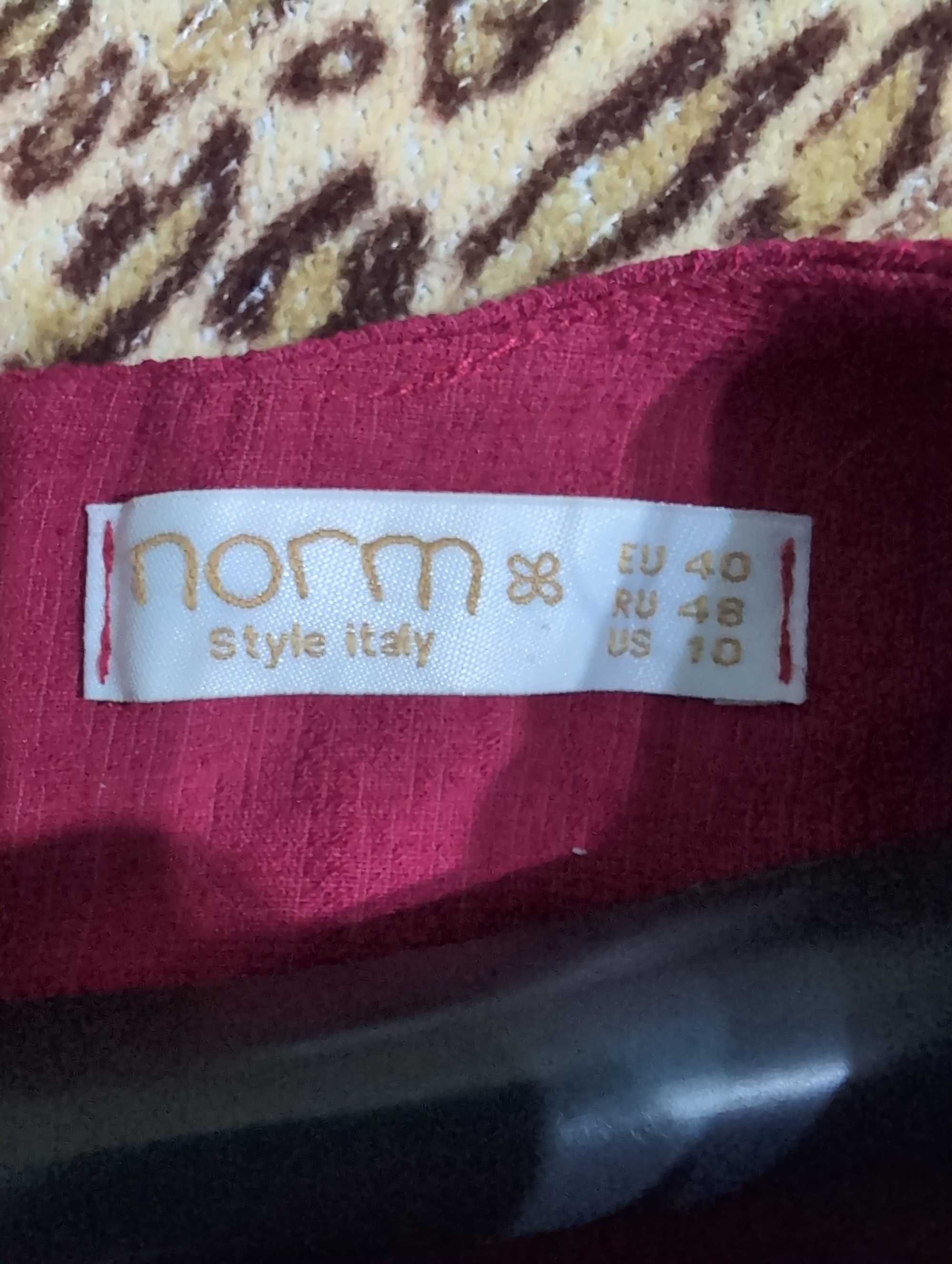 Продам красную кофту