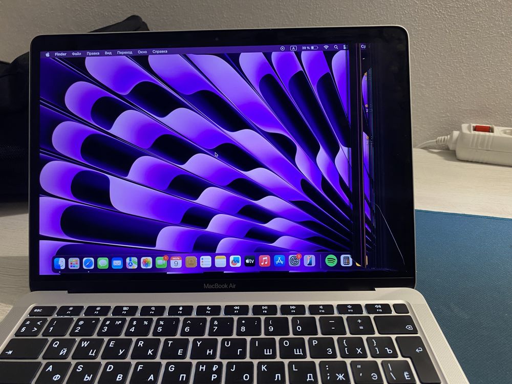Macbook air m1(сломана матрица)