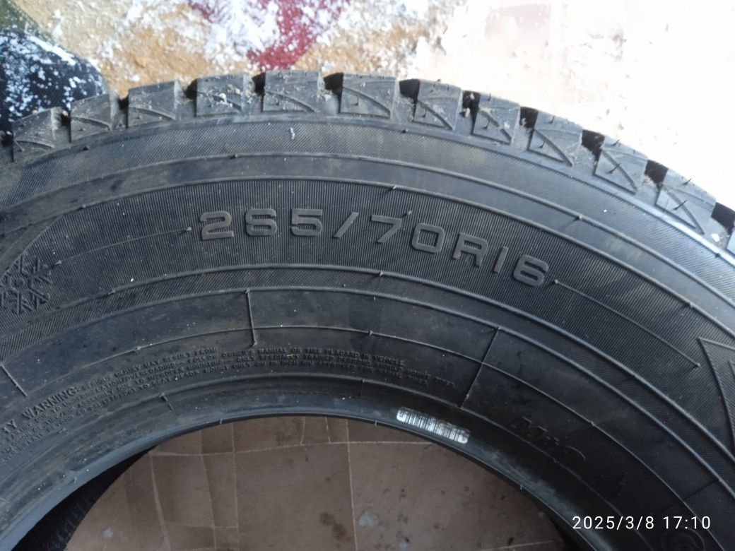 Продам шины комплект зимняя