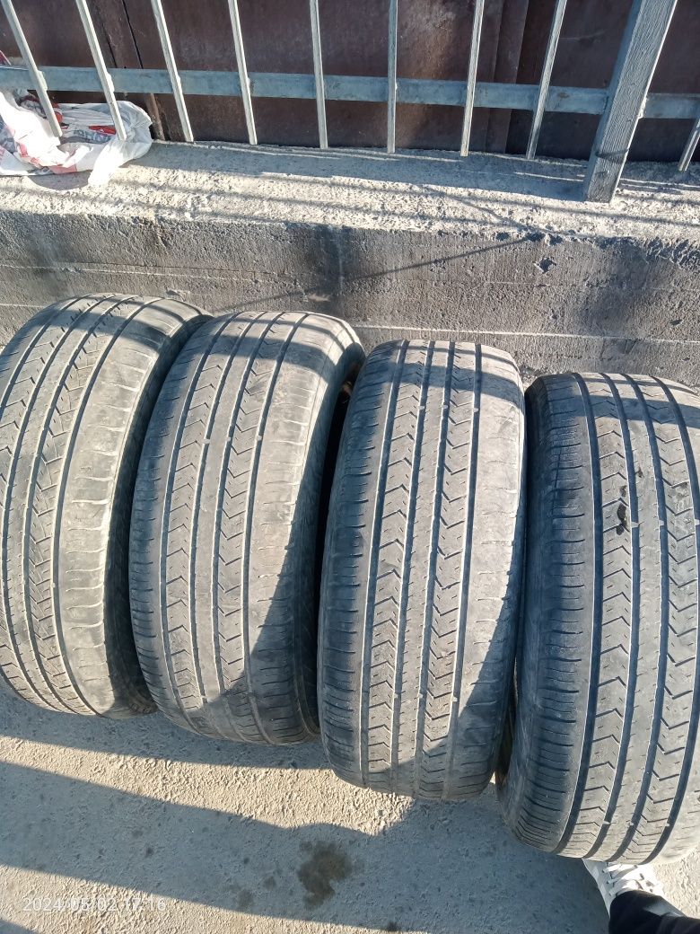 Продам шины 235/60 R18