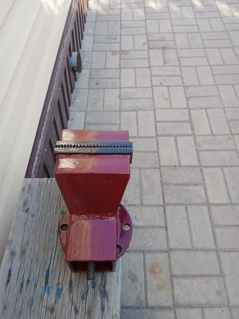Продам тиски новые