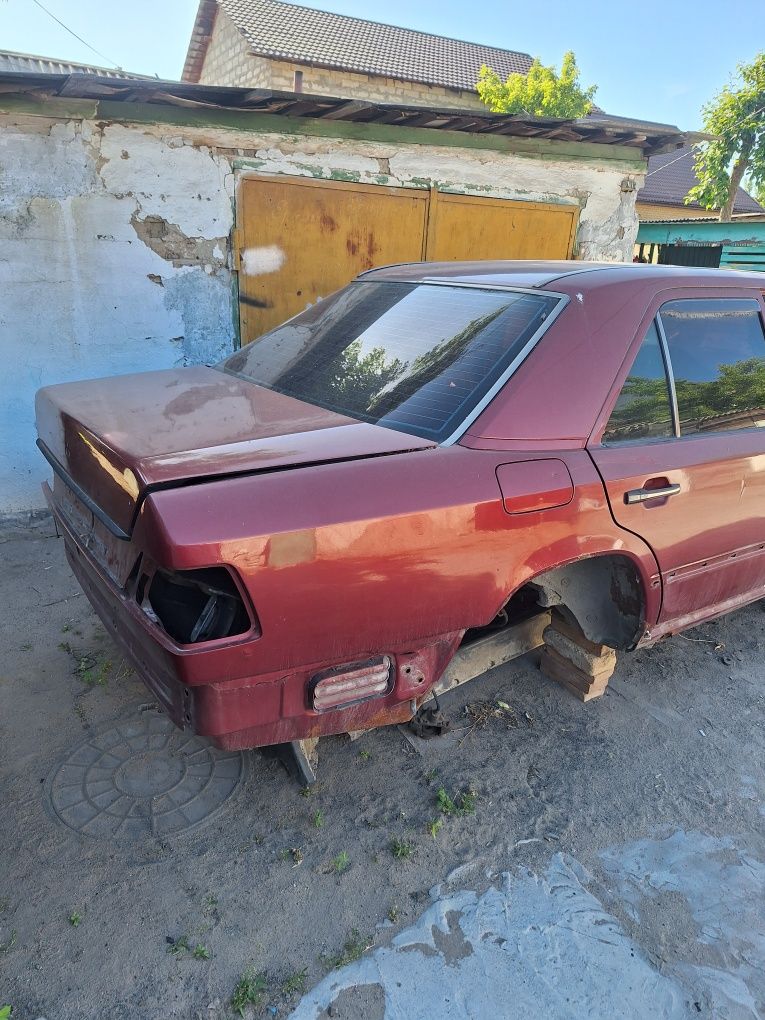 Запчасти мерседес 124