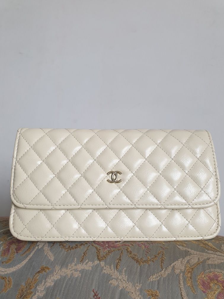 Клатч цвета Ivory