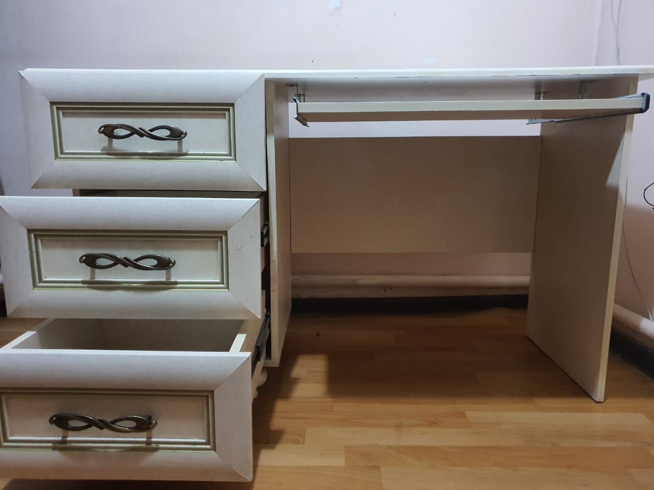 Мебель продам срочно комплект Александрия