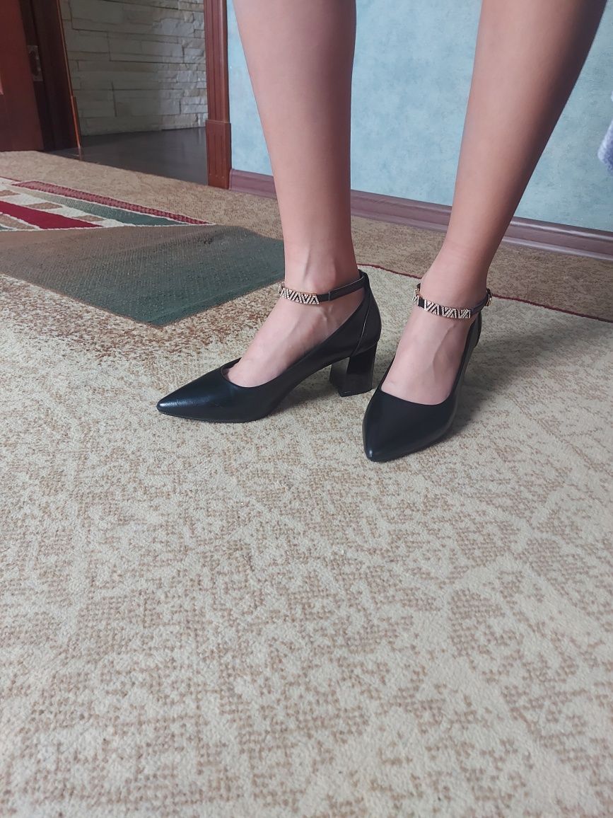 Туфли р.37 продам