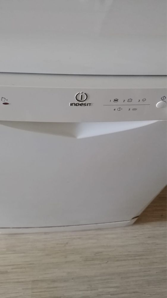 Посудомоечная машина indesit в идеальном состоянии