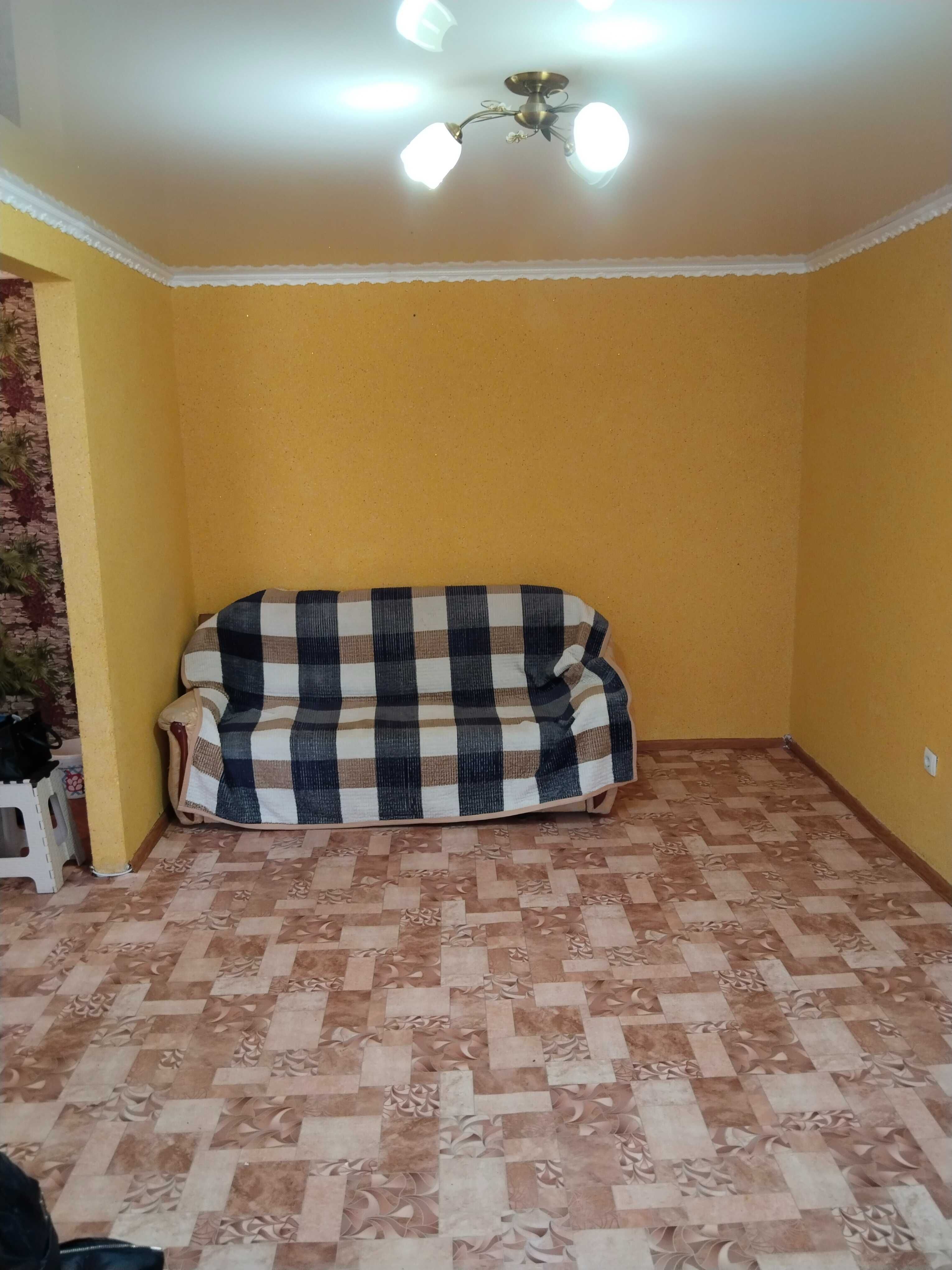 Продам 2 х комнатную квартиру,в центре