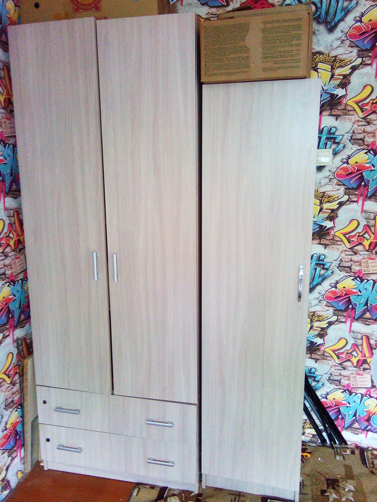 Продам шкафы срочно