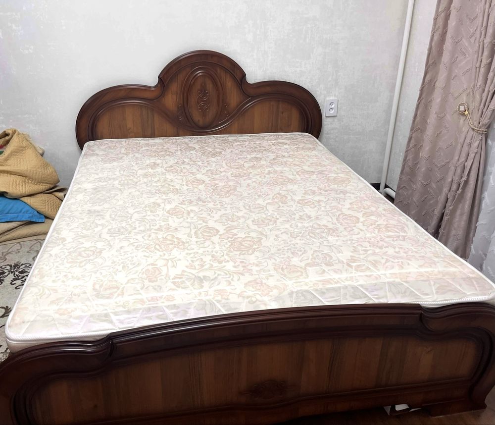 Кровать с матрасом