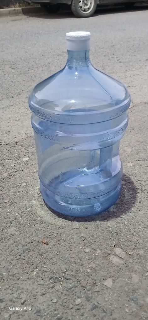 Продам бутылки 20 литровые