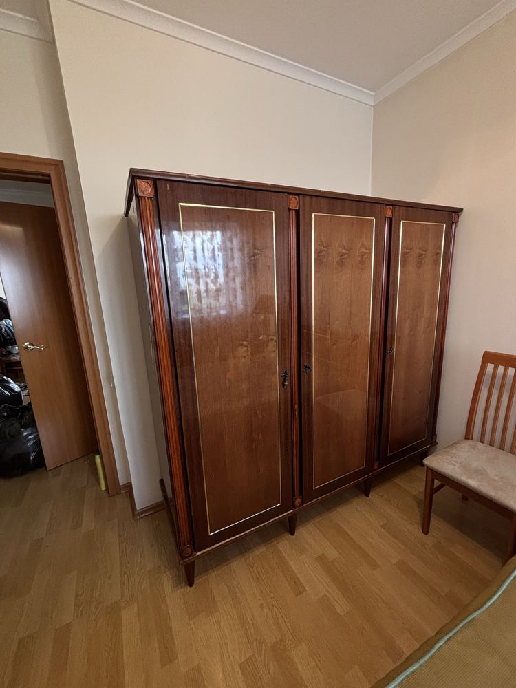 Продам спальный гарнитур
