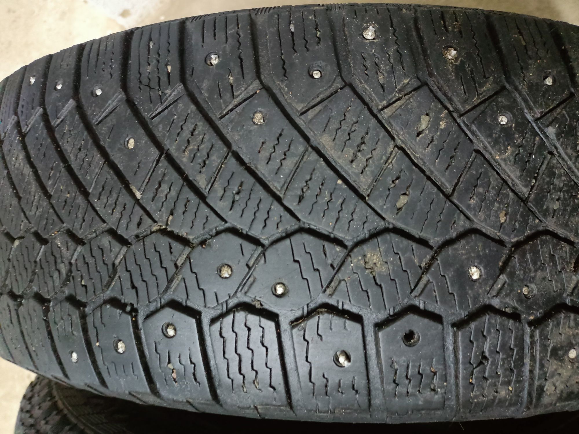 Продам Шины б/у  205/65 R 16