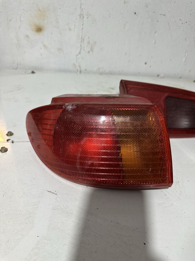 Задние фонари на Mazda демио 2004