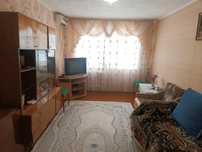 Продам 2-ком квартиру г.Лисаковск 3м-н, 19 дом, 1 этаж, без балкона.