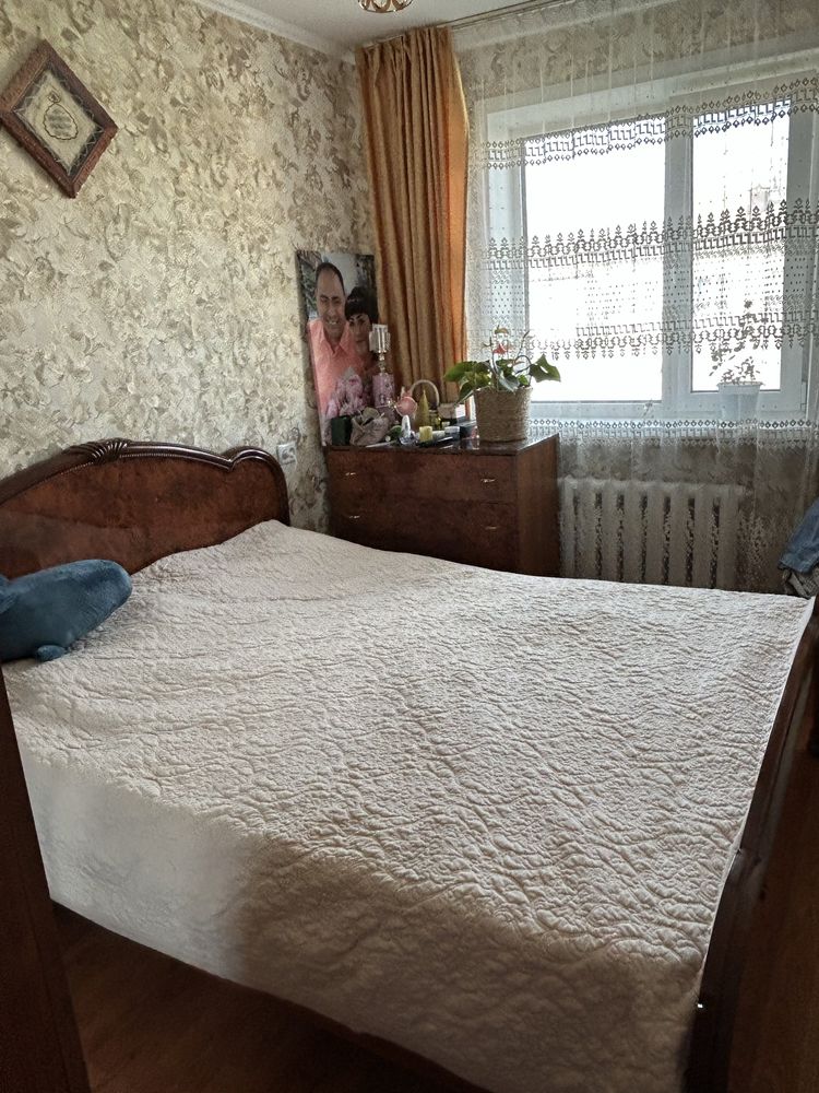 Продам 4 комнатную квартиру в центре города