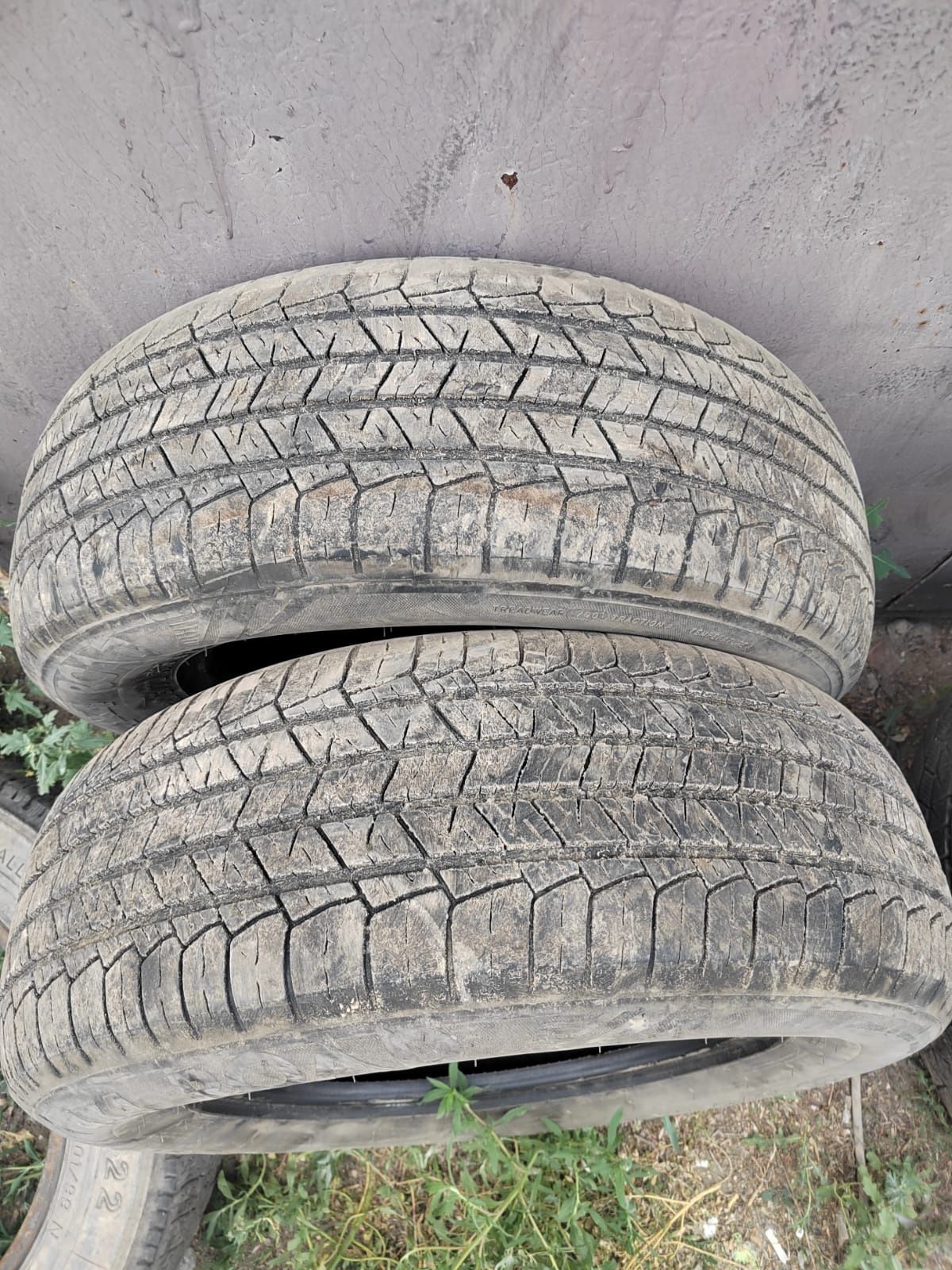 Продам пару летней резины