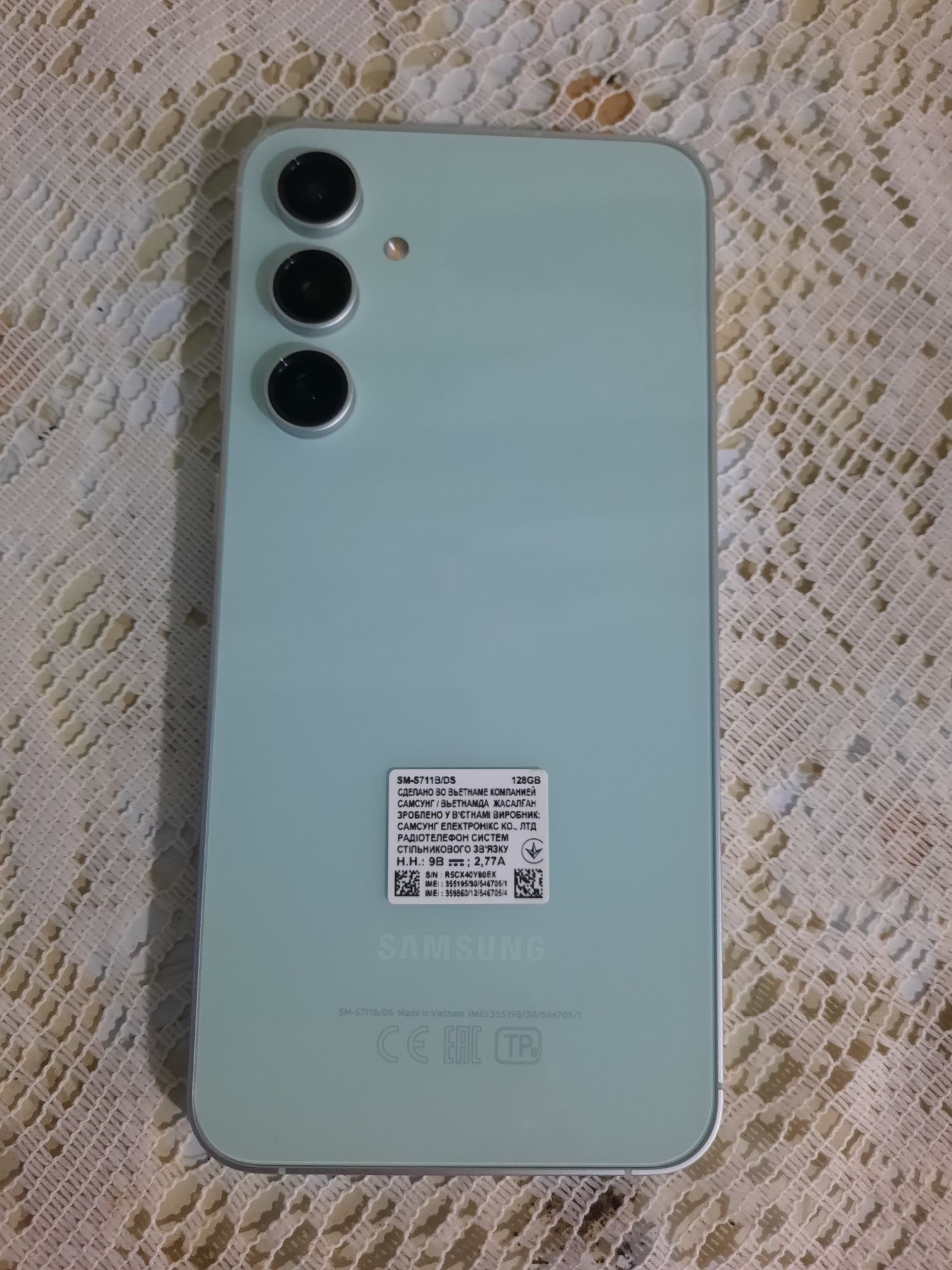 Продам новый Samsung s23 FE на 128 GB .