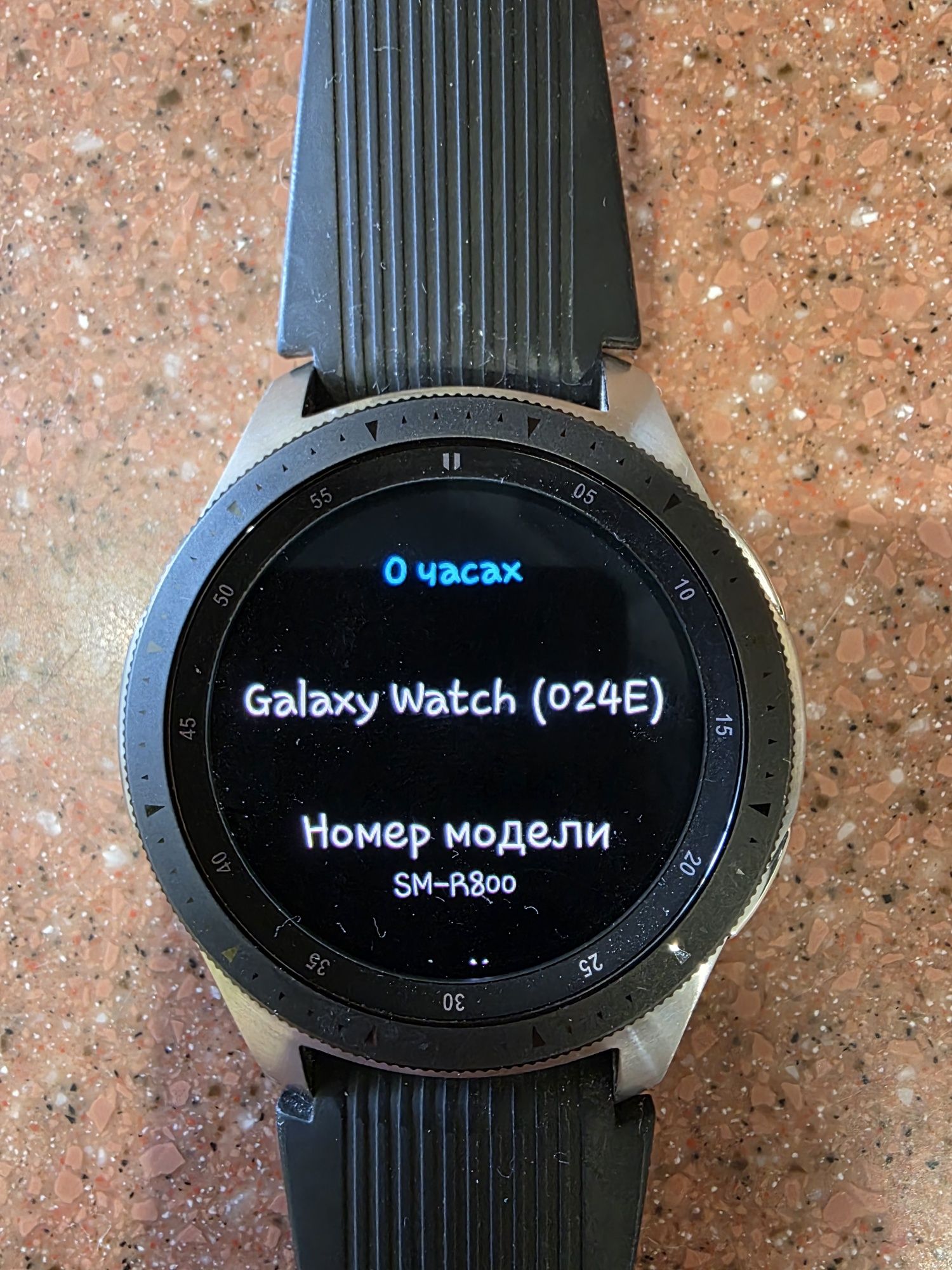 Samsung Galaxy Watch + комплект ремешков