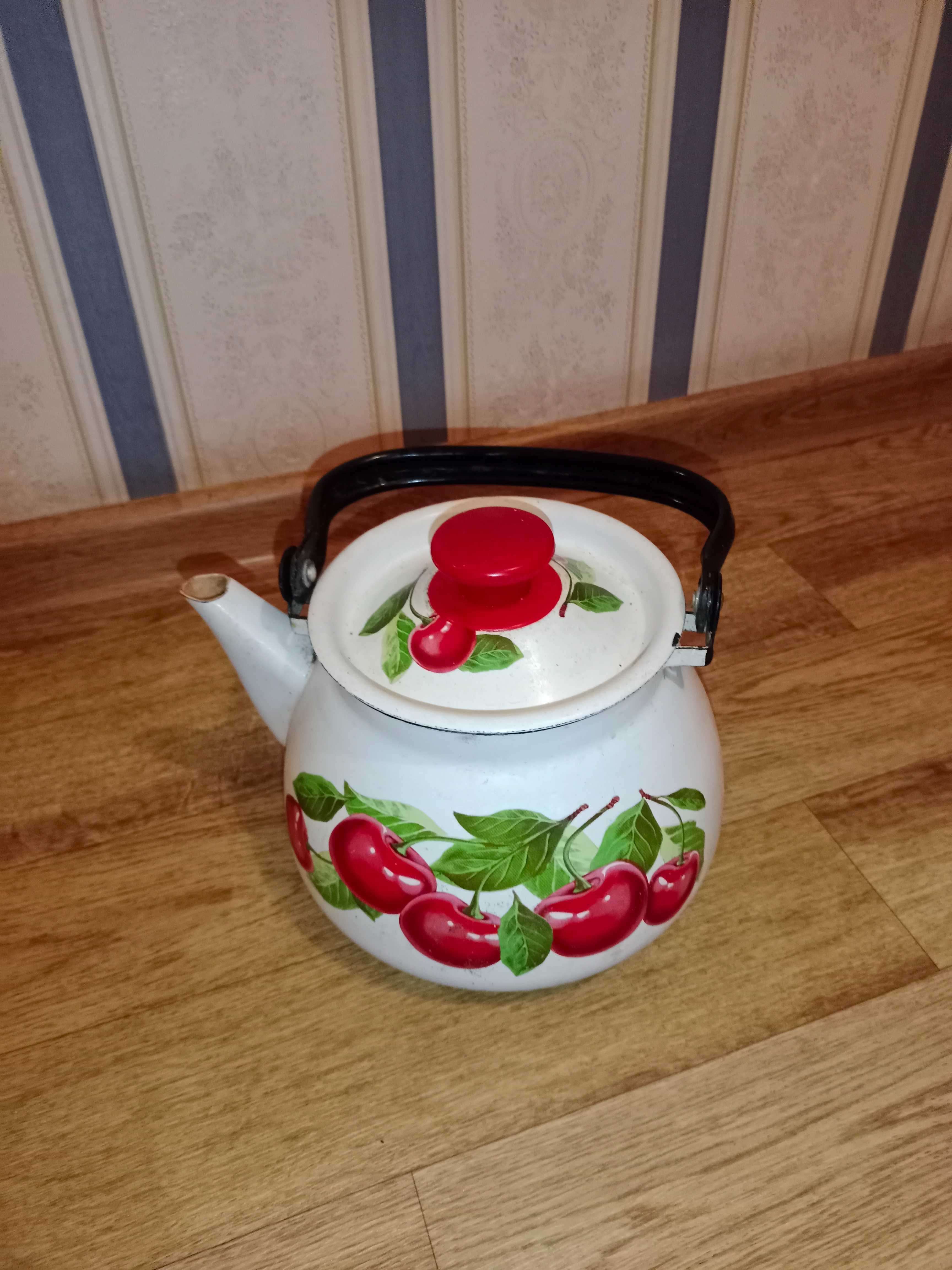 Продам чайник на 3 л состояние нормальное адрес 6 мкр