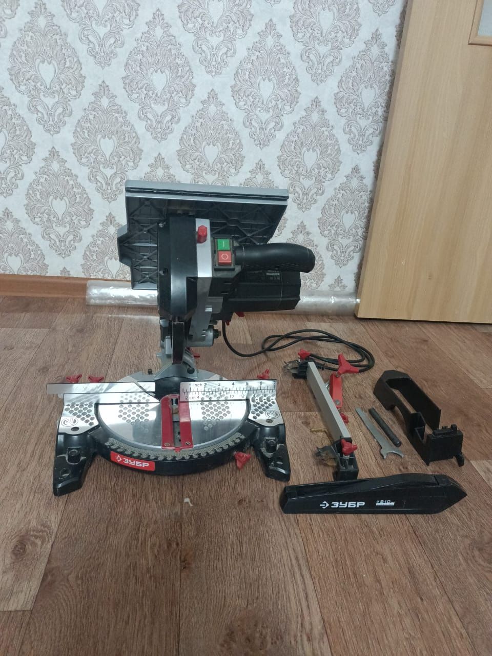 Продаётся пила торцовочная