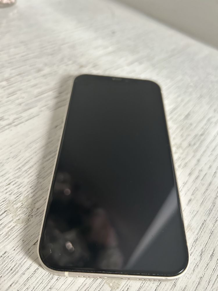 Продам Iphone 12  Айфон 12
