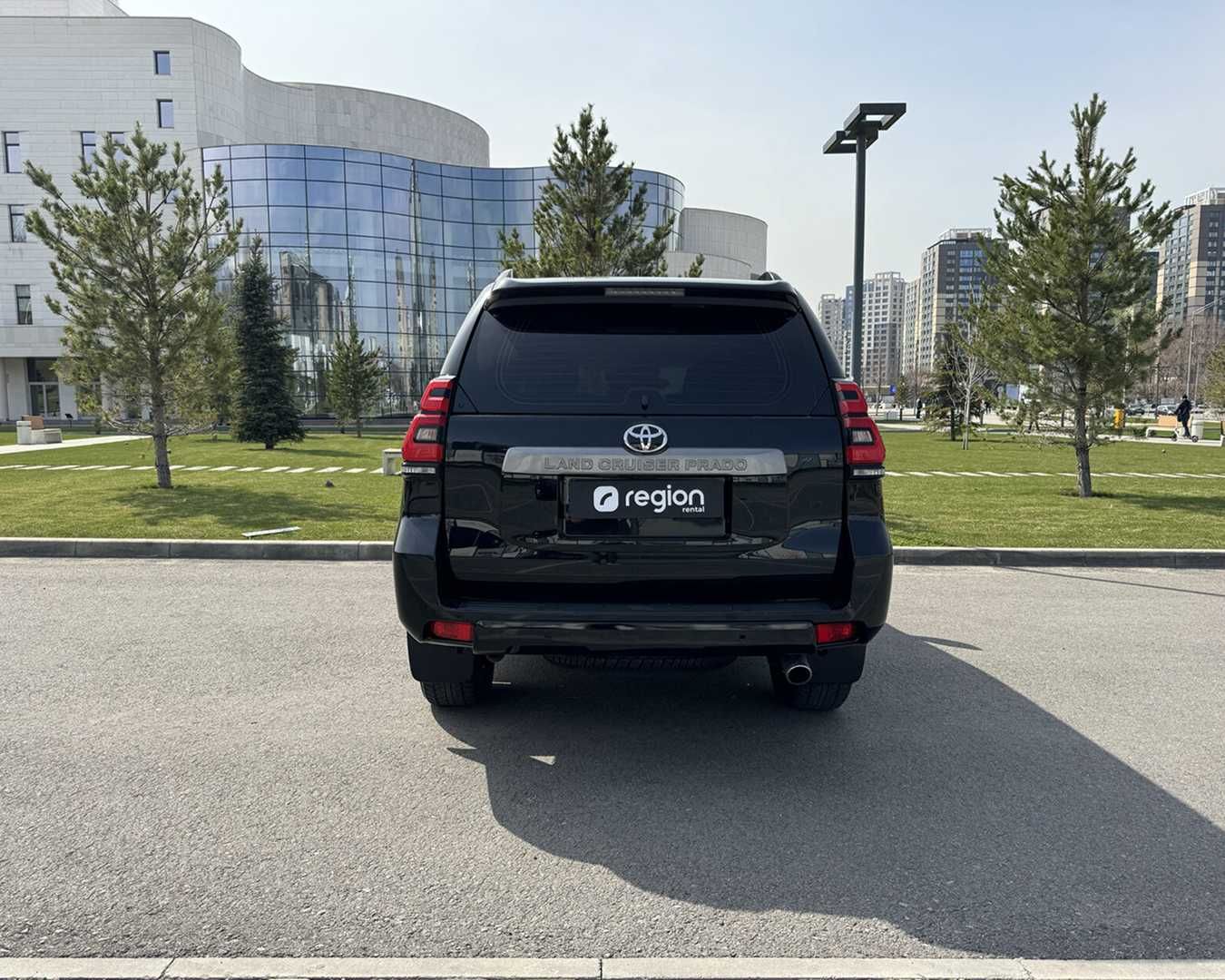 Посуточная аренда автомобиля без водителя Toyota LC Prado 2021