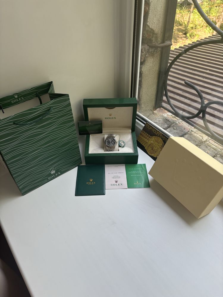 Обменяю часы Rolex Datejust, на телефон но есть небольшой минус.