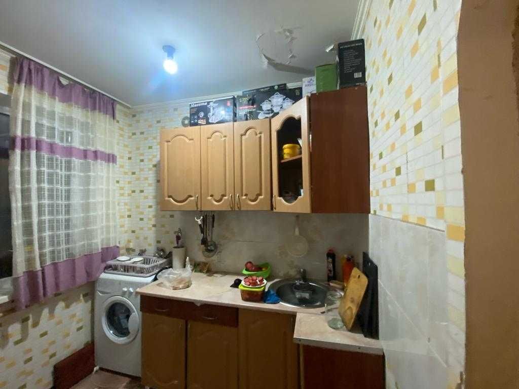 S  Продам 2-х ком на 6 мкр 4/5 этаж, не угловая