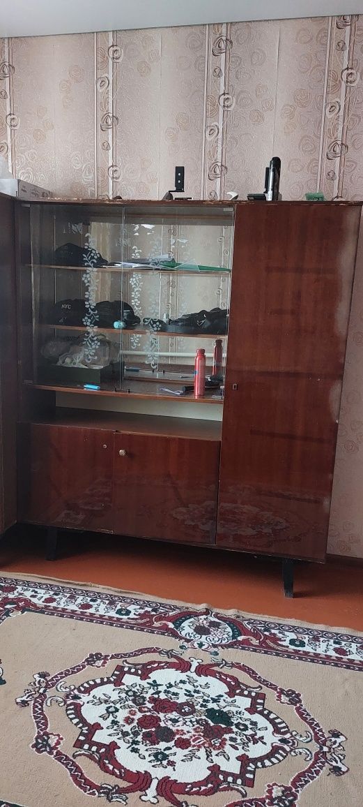 Продам   сервант