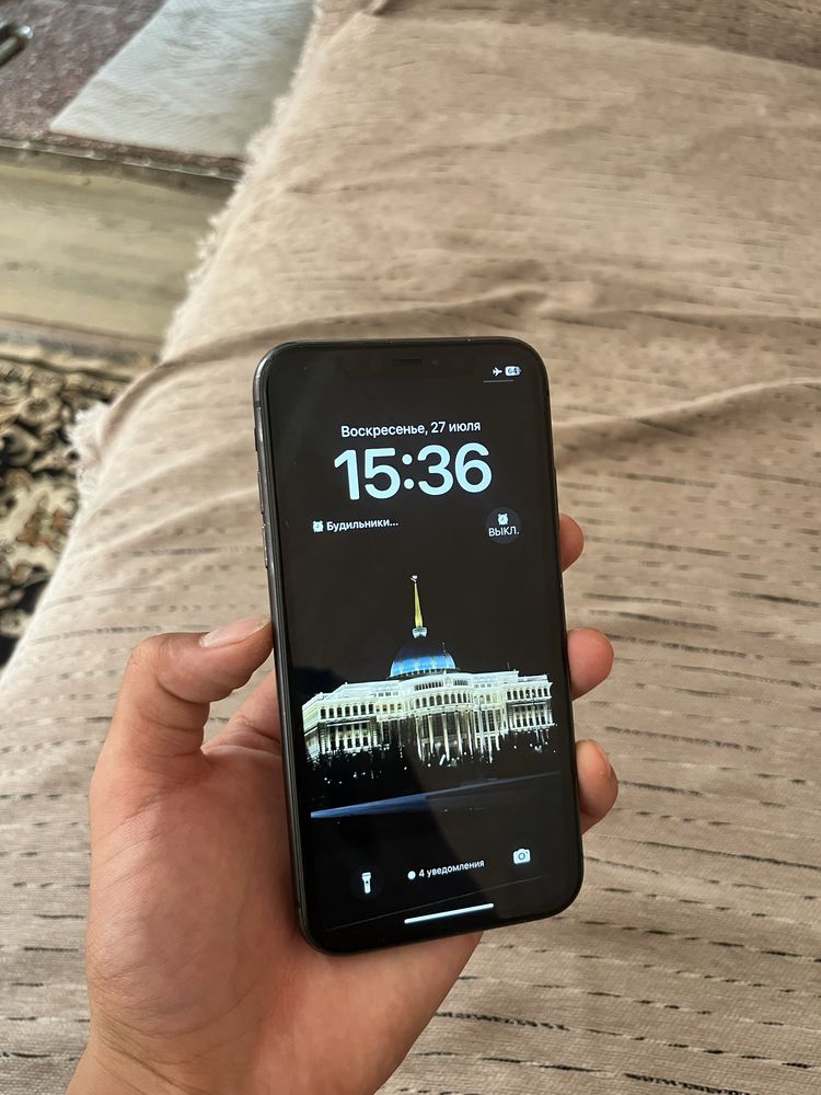 Айфон 11         .