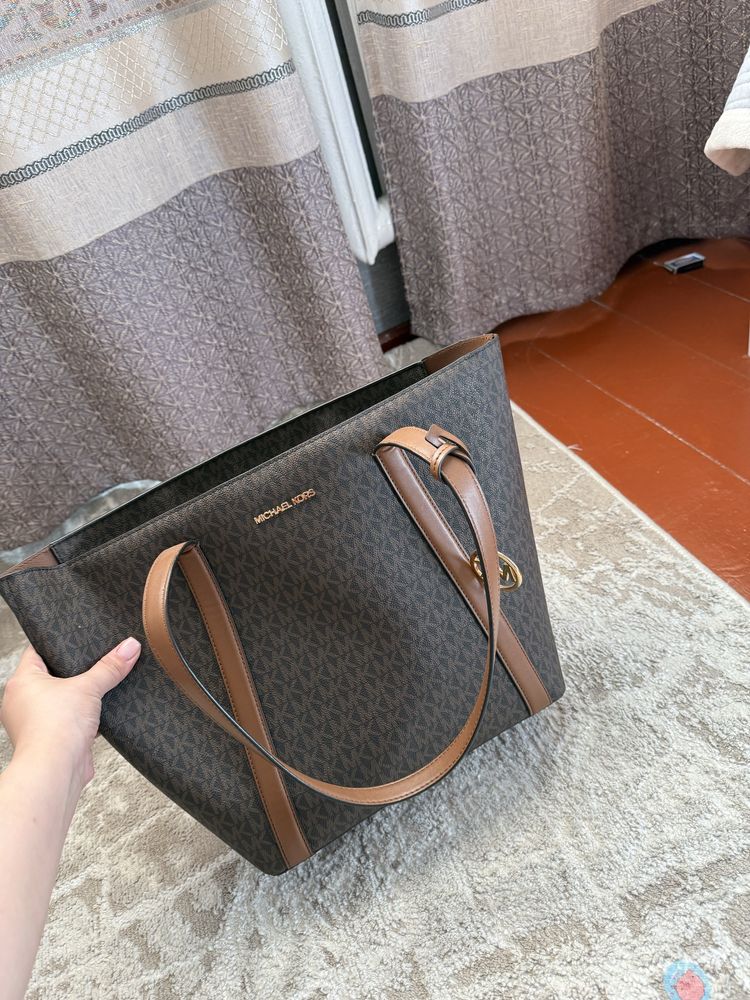 Продам оригинал сумку Michael Kors  кожа натуральная
