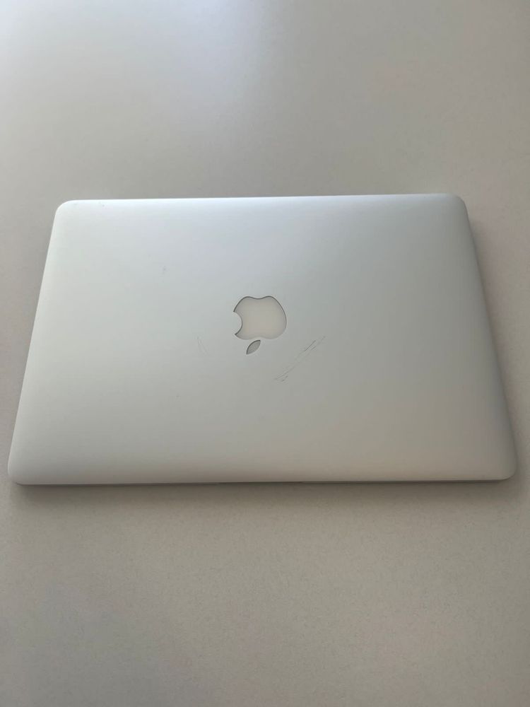 MacBook Air (13-inch, 2017)