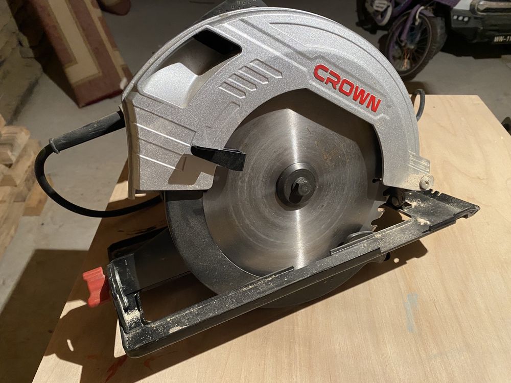 Циркулярный пила Crown CT15210