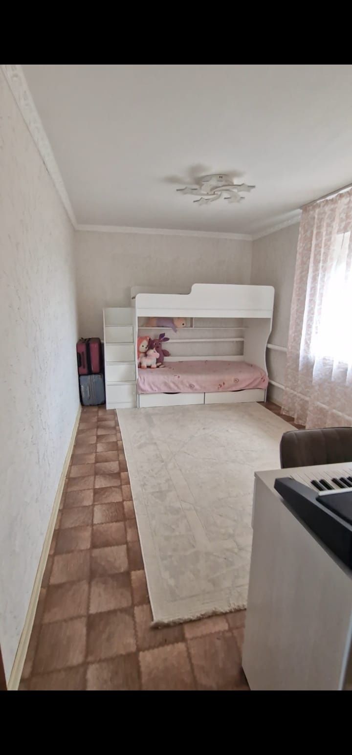 Срочно продам очень уютный теплый дом. Удобное расположение.