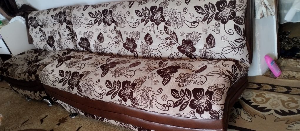 Продается Диван с двумя кресломи за 45,000.