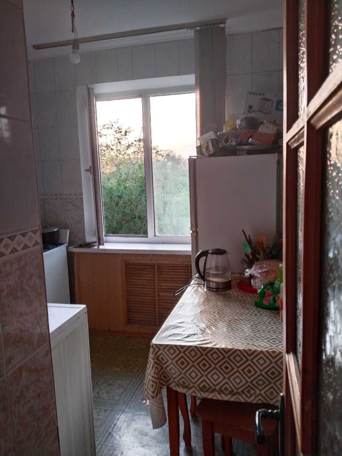 Предлагаем трехкомнатную квартиру в районе улиц Маркова и Тимирязева.
