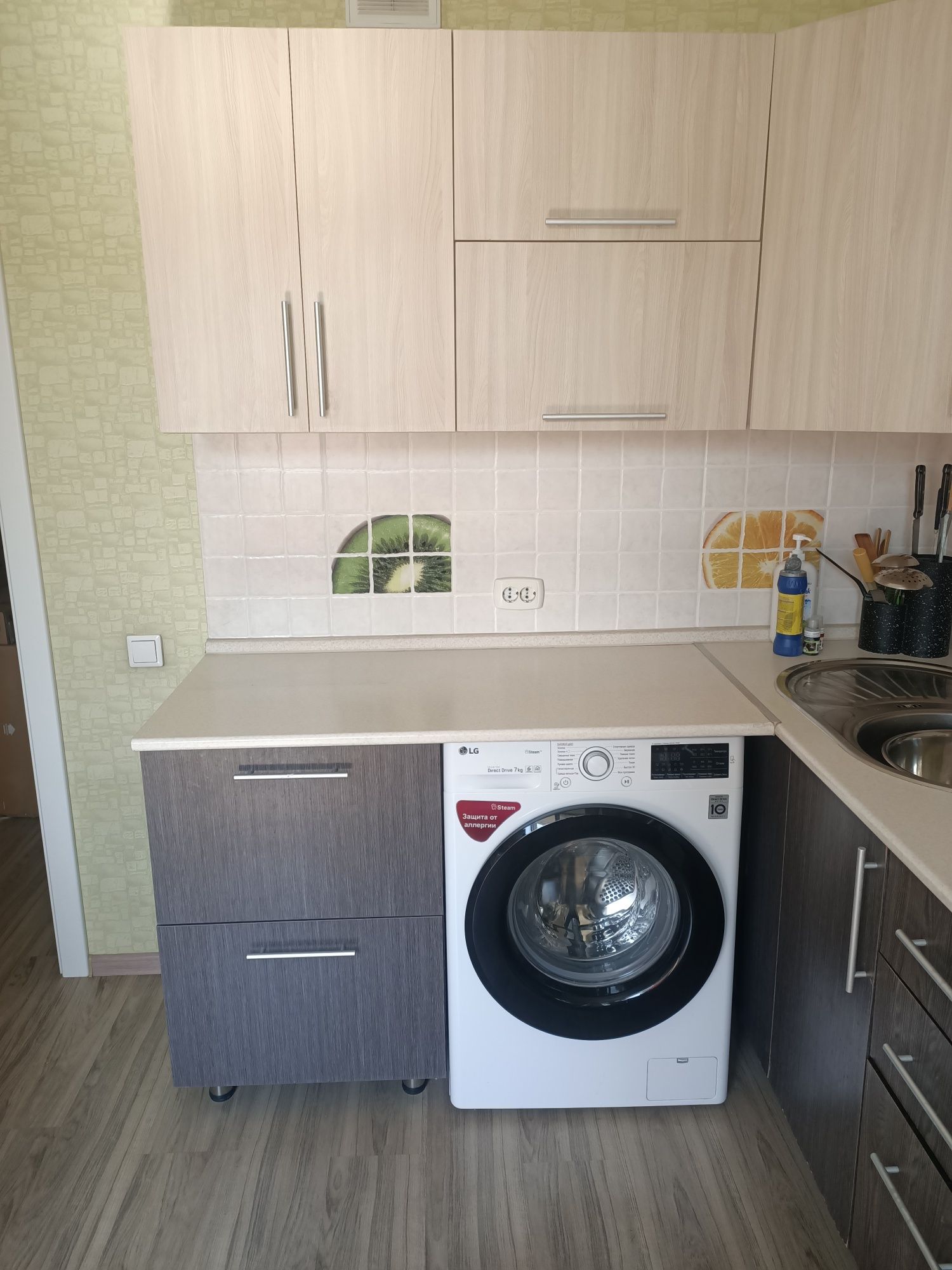 Продам угловой кухонный гарнитур