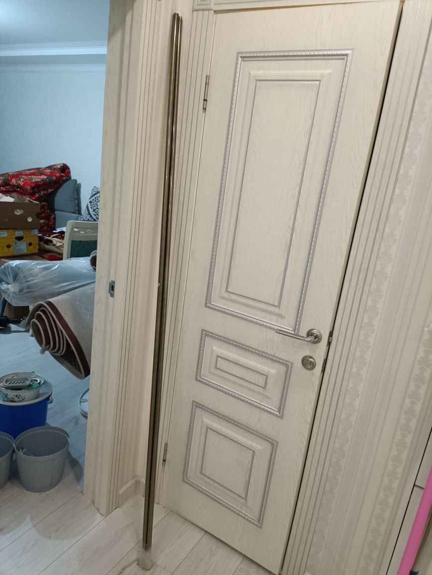 Продам карниз на 3 м в отличном  состоянии