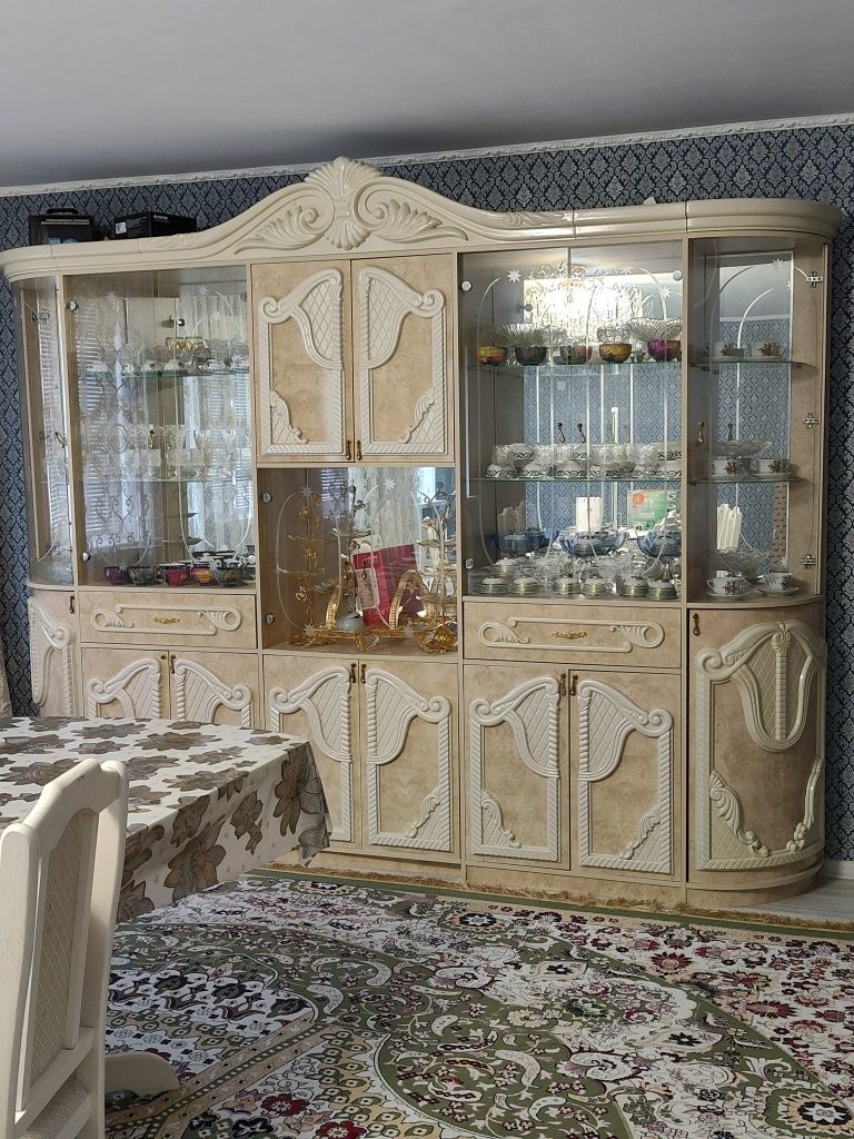 Мебель для спальной мальчиков. Сервант для гостиной.