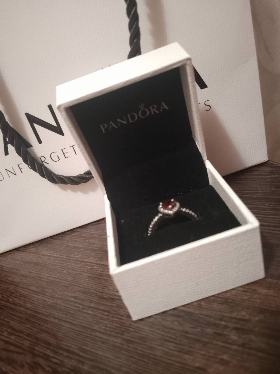 PANDORA кольцо, красное сердце