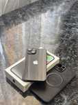 iPhone 14 256g.