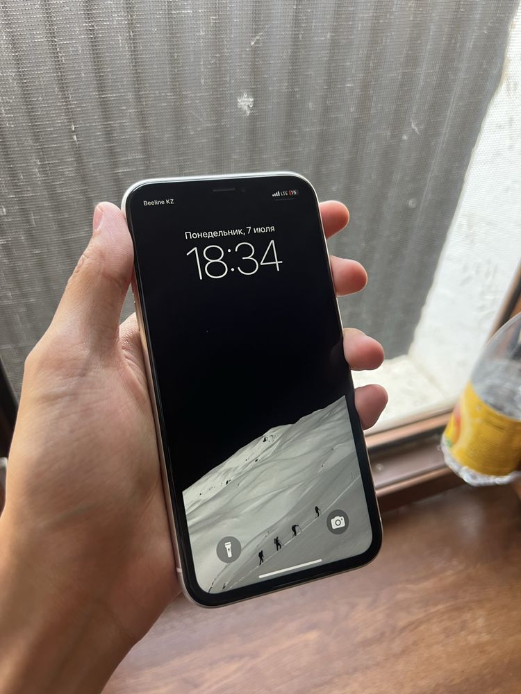 iPhone XR 128gb в идеальном состоянии