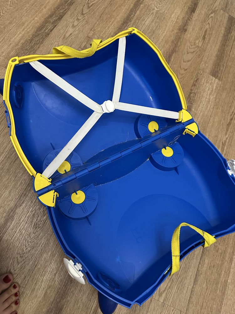 Продам детский чемодан Trunki