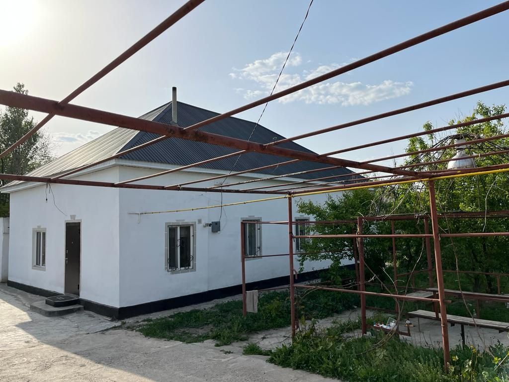 Продаю просторный дом с  большим участком земли